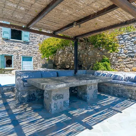 Mykonos Mint 빌라 칼라파티스